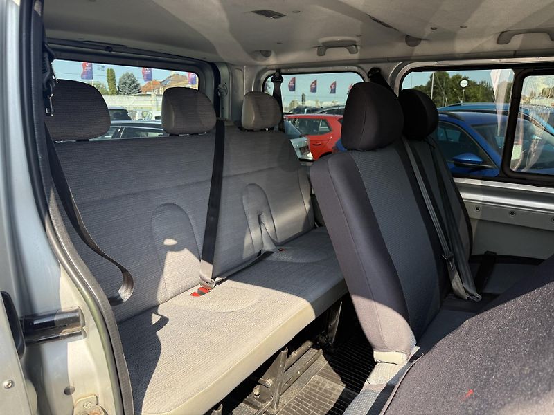 Renault Trafic 2.5 DCI PASSENGER 9 MÍST - fotka 11 z 13