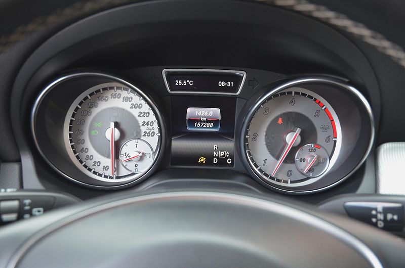Mercedes-Benz CLA (2017) 220d 130kW AT / Bi-XENON - fotka 29 z 39