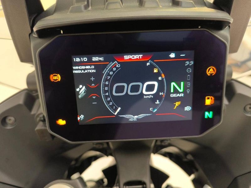 Moto Guzzi V 100 Stelvio (2025) Stelvio V100 Giallo Savana E5+ - fotka 5 z 13