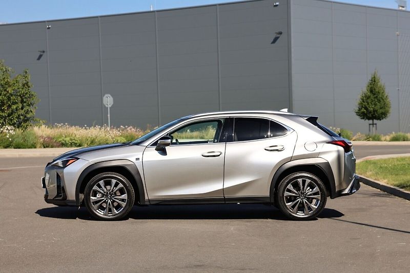 Lexus UX 300h 300H 2,5 HEV F SPORT DESIGN - fotka 26 z 26