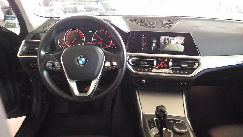 BMW Řada 3 (2020) 320D,XDRIVE,FULL,LED,TAŽNÝ,TOP - fotka 31 z 42