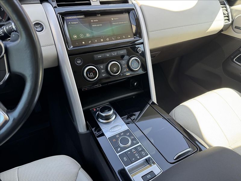 Land Rover Discovery 3,0 TDV6 HSE AWD ČR DPH - fotka 17 z 34