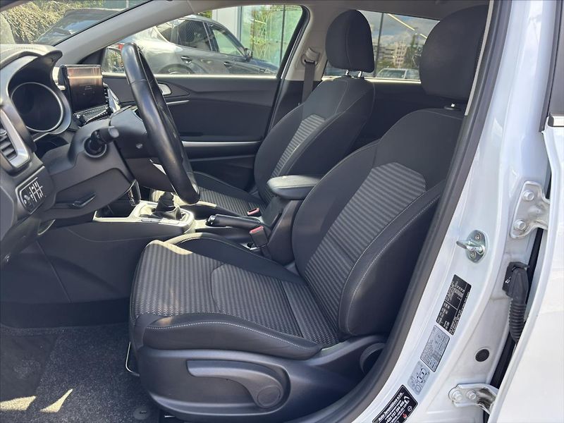 Kia Ceed 1,5 TGDi TOP ZÁRUKA TOP STAV - fotka 10 z 42