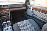 Mercedes-Benz 124 (1988) W124 300 CE 132kW AUTOMAT - náhled 24
