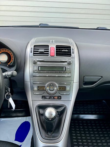 Toyota Auris (2008) 1.4 VVT-i 71 KW –  NÍZKÝ NÁJEZ - fotka 17 z 25