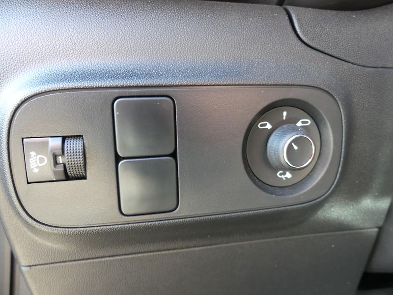 Citroën C3 (2024) 1,2 PureTech 110 MAN6 SHINE+ - fotka 20 z 23