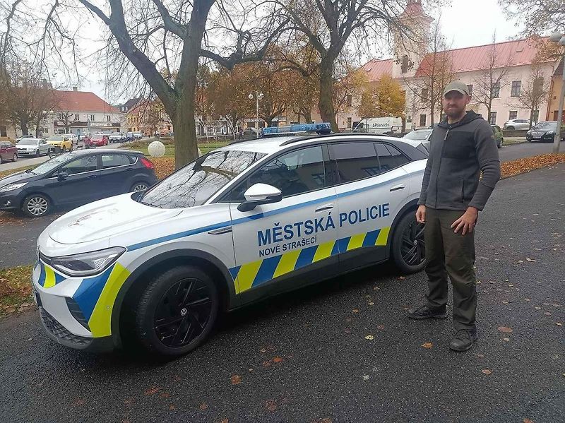 Novostrašečtí městští strážníci mají nový elektromobil.