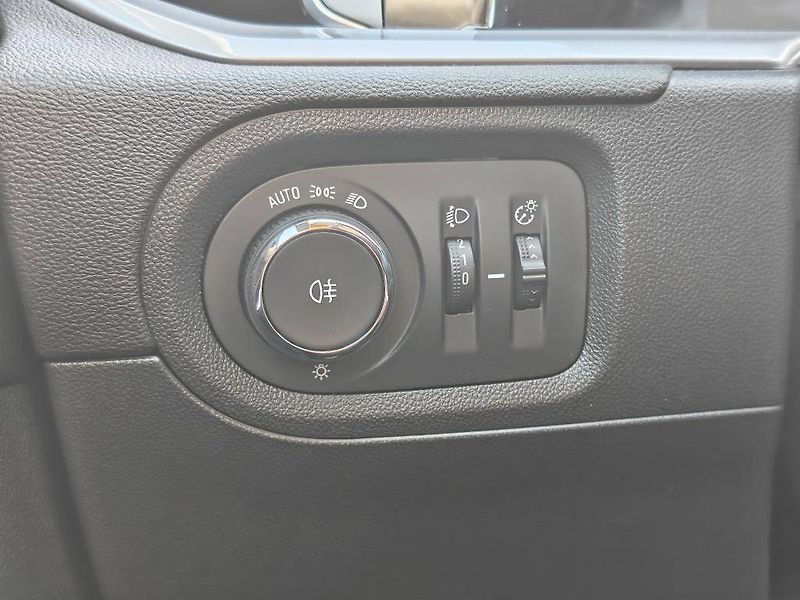 Opel Grandland MT6 1,2 TURBO - fotka 19 z 23