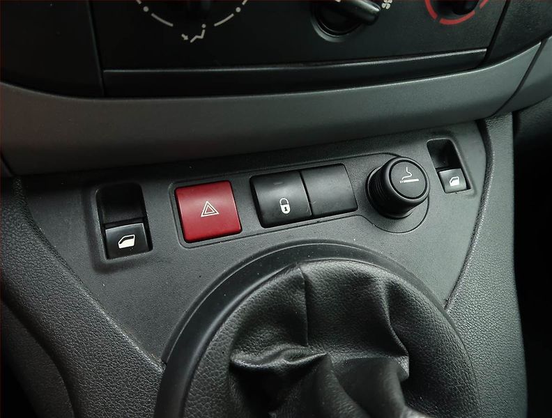 Citroën Berlingo (2018) Feel 1.6 BlueHDi, 5Míst, ČR - fotka 14 z 14