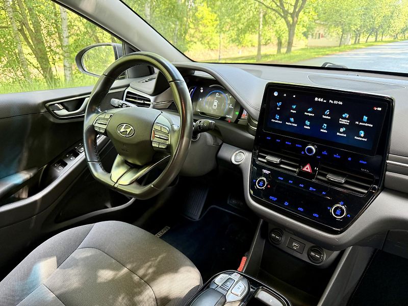 Hyundai Ioniq (2020) 38,3 kWh,SoH 100%,TČ ,BlueLink - fotka 12 z 17