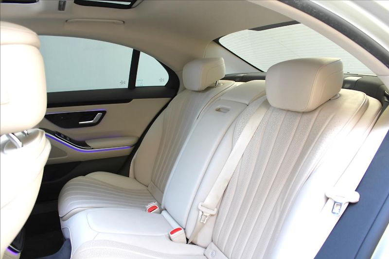 Mercedes-Benz Třídy S 350d 4M/PANO/HUD/360°/CZ - fotka 38 z 50
