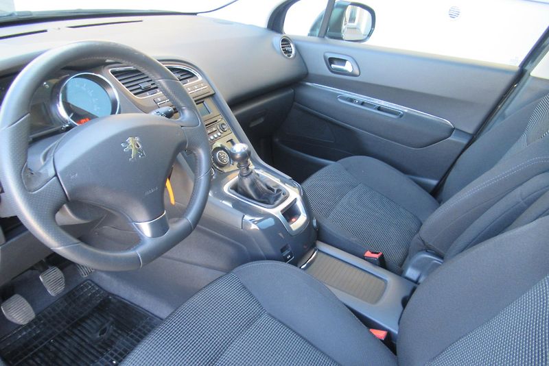Peugeot 5008 1.6 HDi AUT.KLIMA TAŽNÉ 7 MÍST - fotka 9 z 25