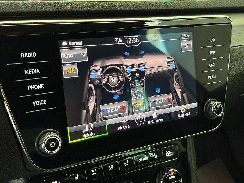 Škoda Superb 2.0TDI 110kW LED Webasto Tažné - fotka 24 z 40