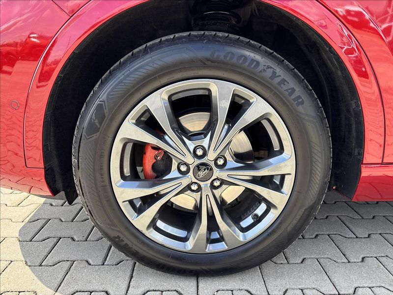 Ford Kuga 2,0 EcoBlue ST-Line X AWD AUT - fotka 8 z 50
