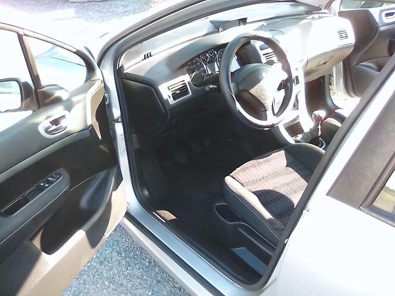 Peugeot 307 (2007) 1.6i 16V SW, kola navíc - fotka 15 z 32