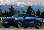 Luxusní velké kupé-SUV DS No8.