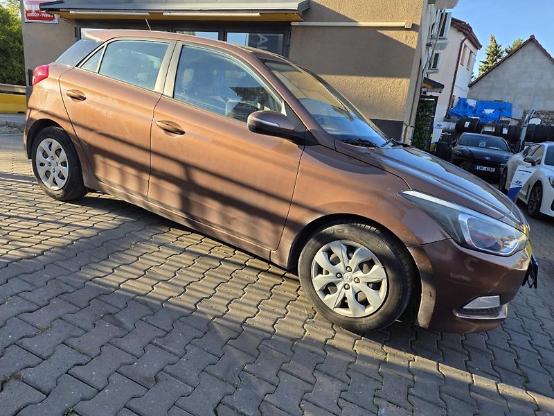 Hyundai i20 1.2-1MAJITEL-PRAV.SERVIS-KLIMA - fotka 5 z 11