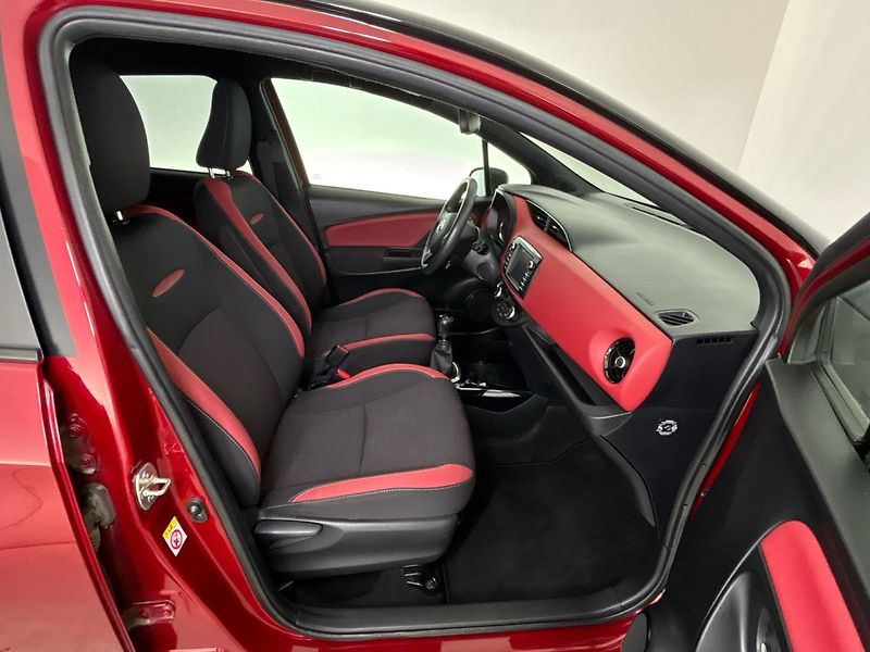 Toyota Yaris Hatchback - fotka 9 z 30