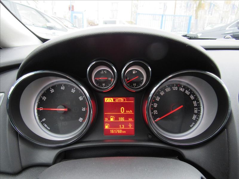 Opel Astra 1,4 Turbo 103kW - fotka 13 z 31