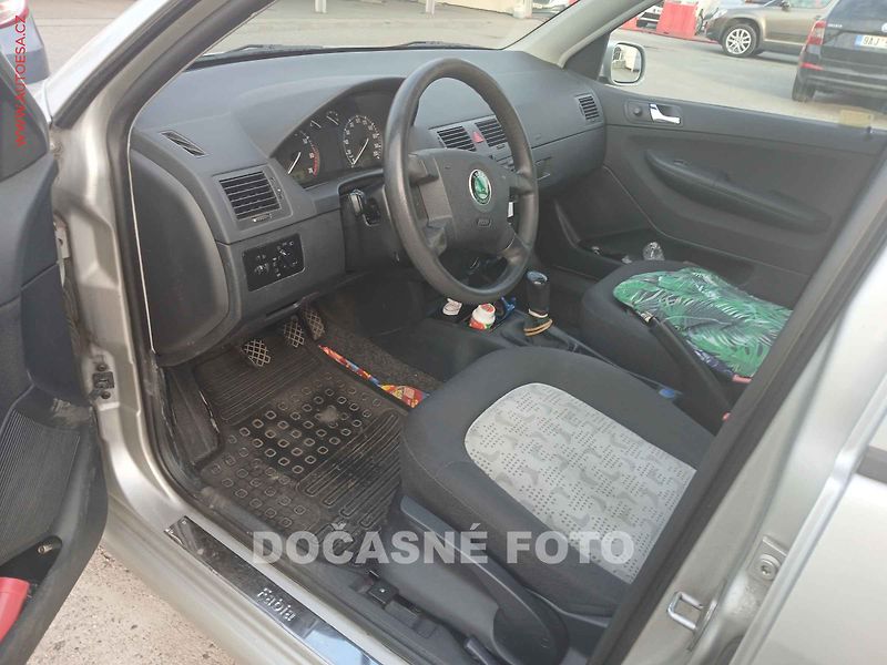 Škoda Fabia (2004) 1.2i, ČR, AC, TZ, výhřev sed - fotka 3 z 3