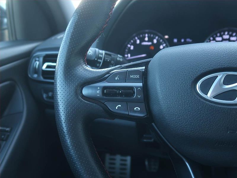 Hyundai i30 (2024) N-Line 1.5 T-GDI MHEV - fotka 17 z 19