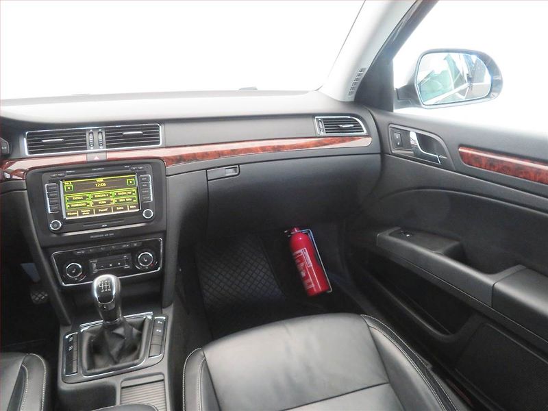 Škoda Superb (2010) Elegance 2.0 TDI, Navi, Xenony - fotka 8 z 16