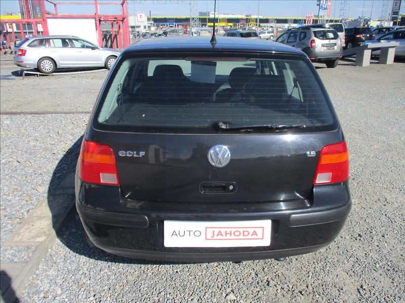 Volkswagen Golf 1,6 i,klimatizace,ABS, - fotka 6 z 29