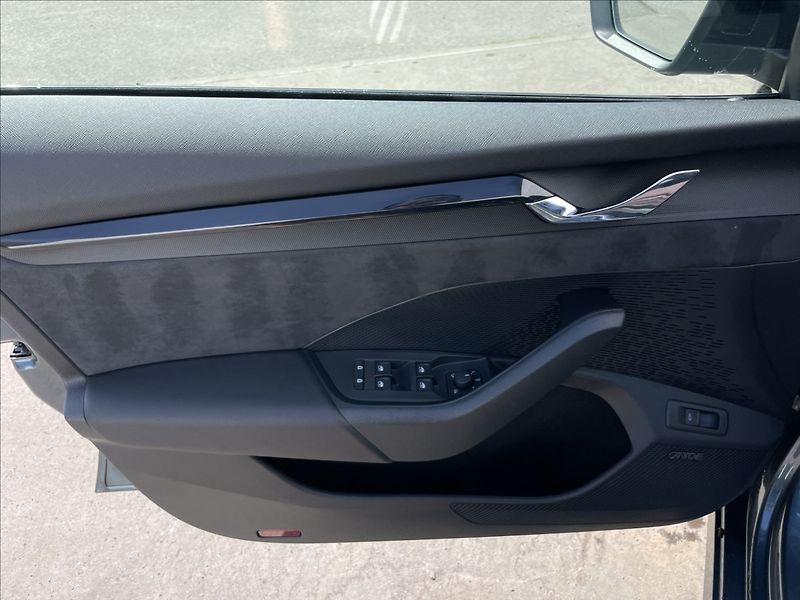 Škoda Octavia 2,0 TDI 4x4 DSG Combi RS TAŽNÉ - fotka 16 z 22
