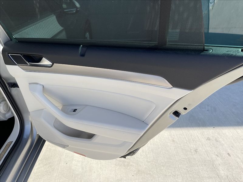 Volkswagen Passat 2,0 TDI 110KW 4X4 ČR. - fotka 21 z 22
