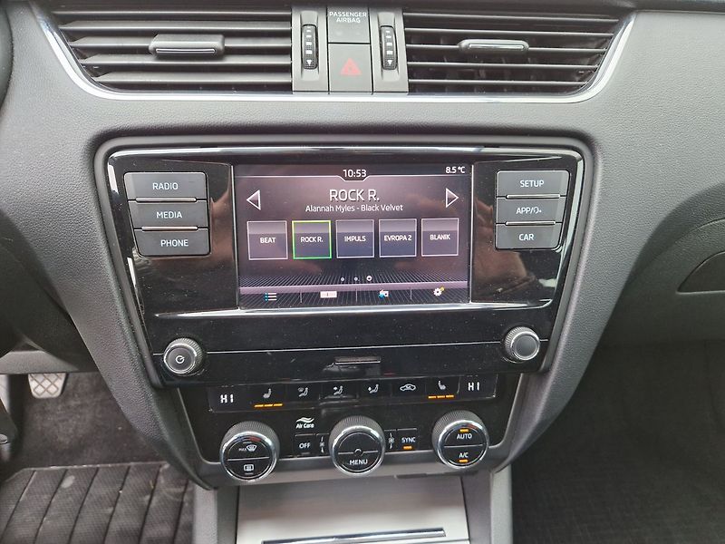 Škoda Octavia 1.6 TDI - fotka 16 z 34