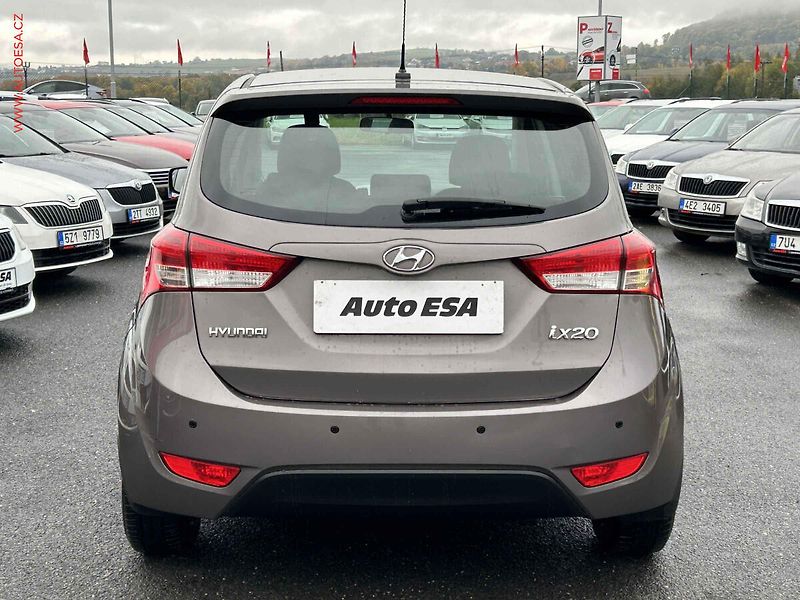 Hyundai ix20 (2015) 1.4 CVVT, 2.maj,ČR, AC, temp - fotka 5 z 17