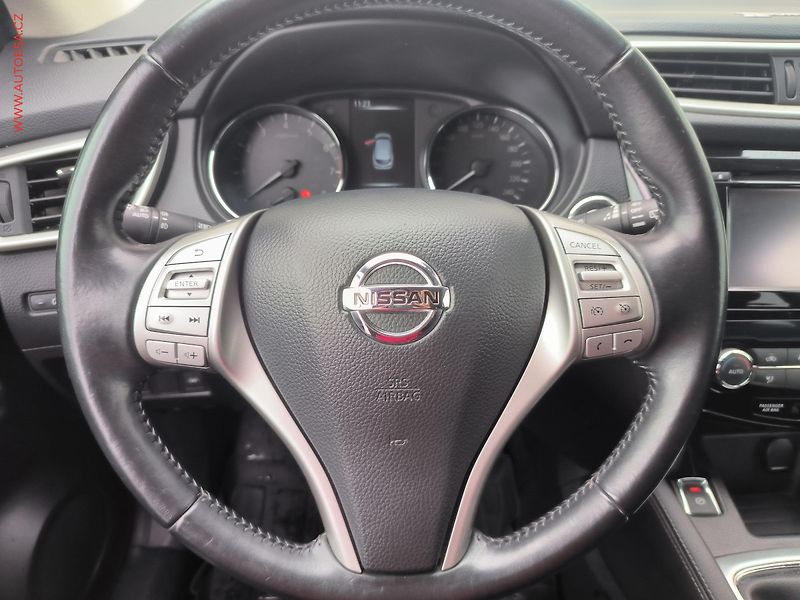 Nissan Qashqai (2015) 1.6 DiG-T, ČR, Acenta, navi - fotka 16 z 19