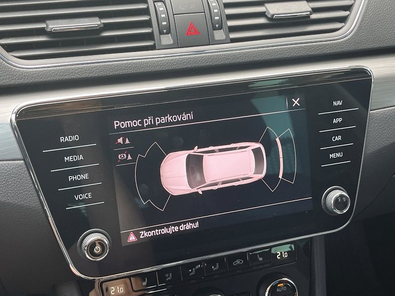 Škoda Superb (2023) 2.0 TDI 110kW DSG Style Plus c - fotka 21 z 36