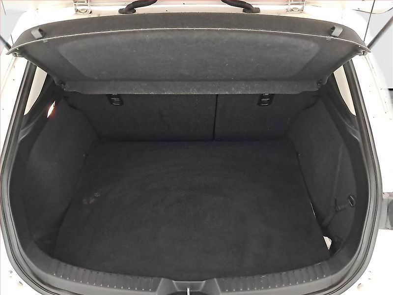 Mazda 3 (2016) 1.5 Skyactiv-G - fotka 14 z 17