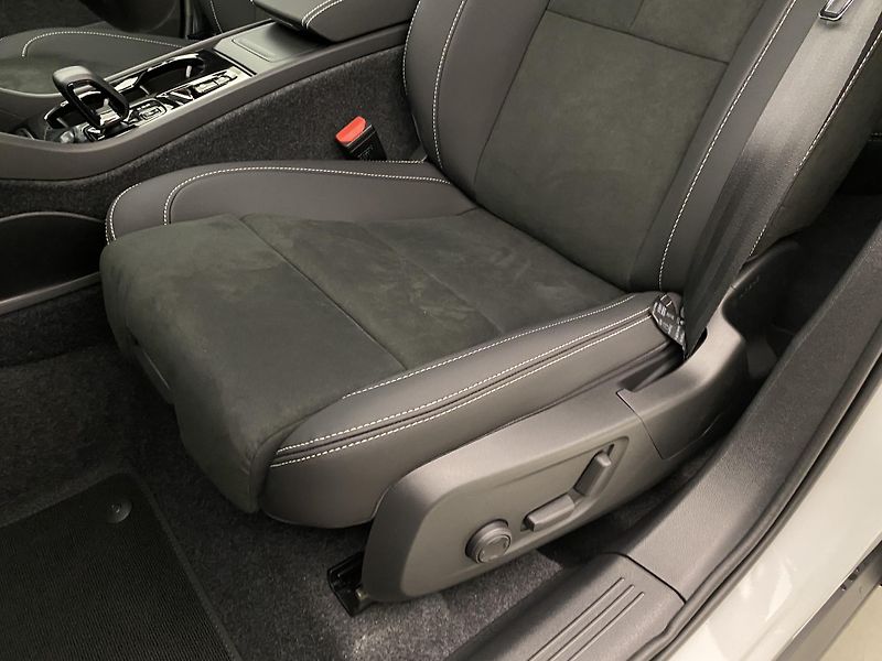Volvo XC40 (2026) B3 AUT DARK ULTRA  - fotka 28 z 60