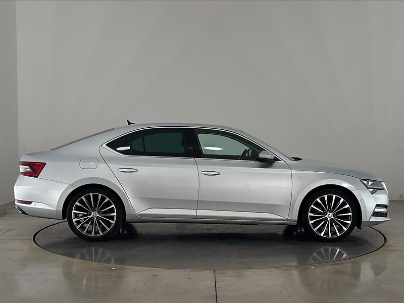 Škoda Superb L&K DSG - fotka 16 z 29