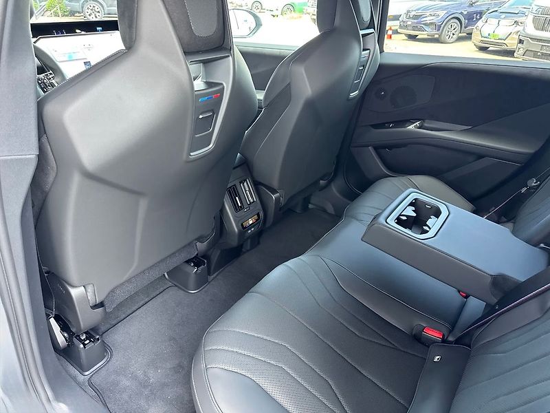 BMW Ostatní 50 xDrive M Sport Pro - fotka 16 z 19
