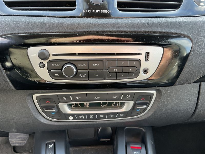 Renault Grand Scénic 1,2 TCe 97kw BOSE, GPS, odp. D - fotka 16 z 37