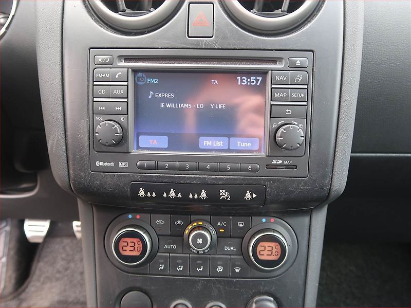 Nissan Qashqai (2009) 1.6, Serv.kniha, Navi - fotka 12 z 17