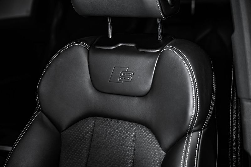Audi Q7 50TDI 2x S-line Matrix Vzduch - fotka 21 z 24