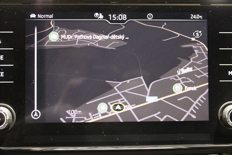 Škoda Superb 2,0 TDI Style REZERVOVÁNO - fotka 26 z 39