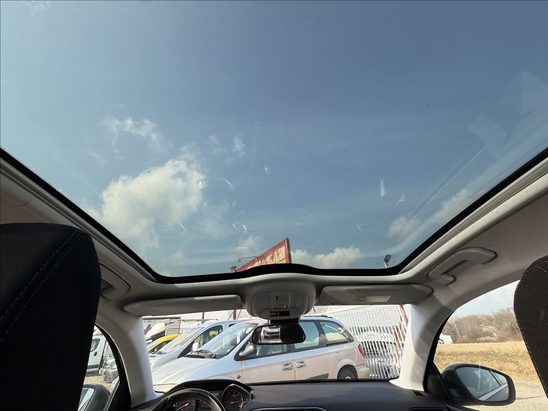 Peugeot 308 2,0 HDI 110kW PANORAMA - fotka 15 z 22