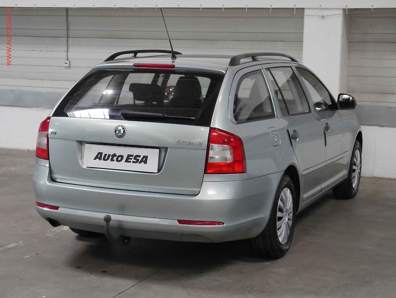 Škoda Octavia (2011) 1.6TDi, AC, el. výbava - fotka 6 z 13