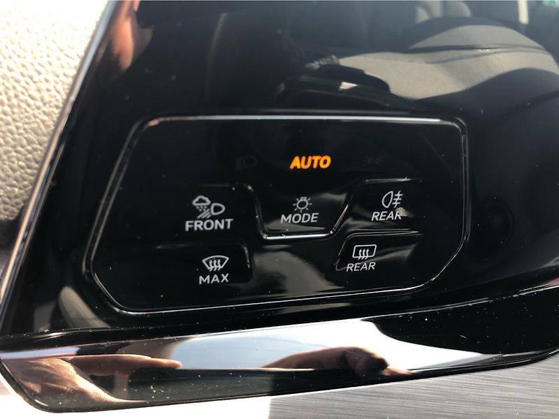 Volkswagen Golf Style 2.0 TDI 110 kW DSG Varia - fotka 16 z 28