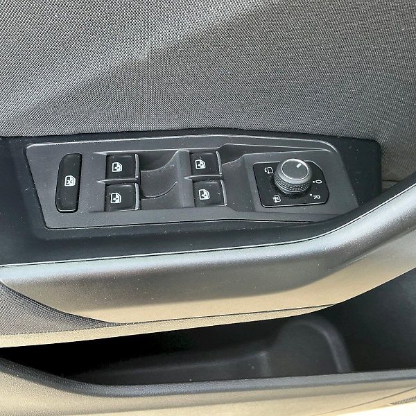 Volkswagen T-Roc (2022) 2.0 TDI DSG Sport - fotka 14 z 31