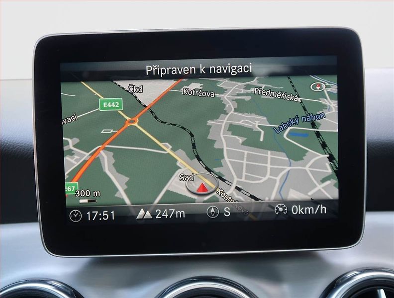 Mercedes-Benz GLA (2018) AMG line 220 4MATIC - fotka 16 z 23