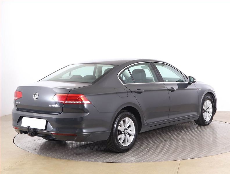Volkswagen Passat (2016) 2.0 TDI, 4X4, Tempomat - fotka 5 z 16