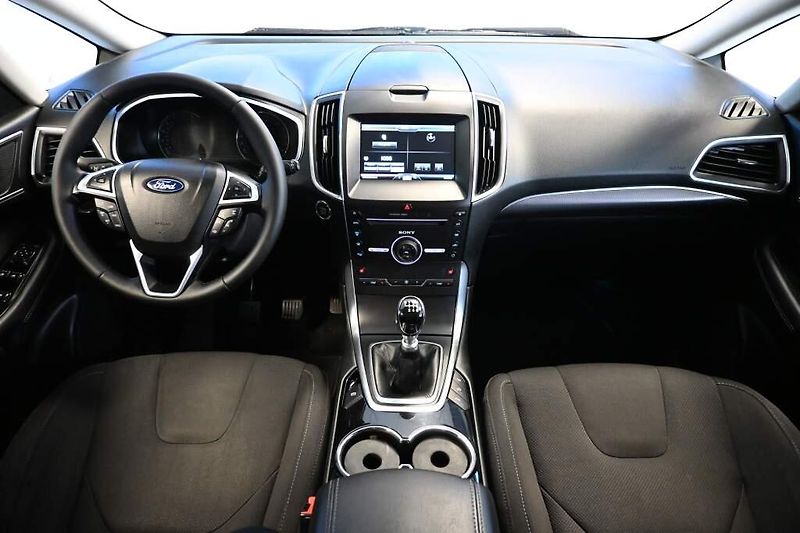 Ford S-MAX (2016) 2.0 132 KW Titanium LED Tažné - fotka 12 z 31