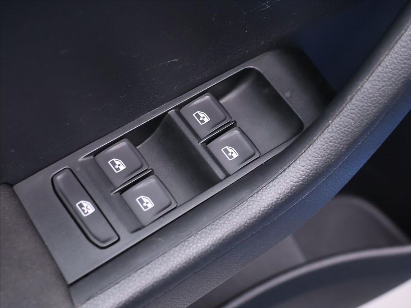Škoda Fabia 1,2 TSI 81kW Style CZ 1.Maj. - fotka 14 z 32