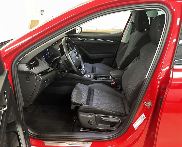 Škoda Octavia 2.0TDI DSG Style 4x4, ČR - fotka 10 z 33